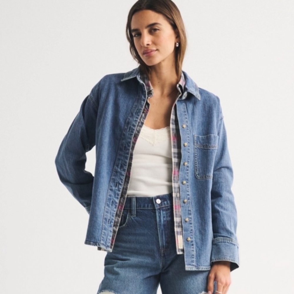 Abercrombie & Fitch Linen-Blend Denim Button-Up Shirt